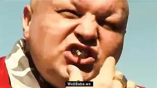 Русская путана Катя Самбука массирует большие сиськи