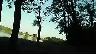 Милая брюнеточка loverhia мастурбирует пизду в машине