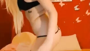 Аппетитная леди Lumia устраивает блядское шоу