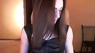 PJgirl очень красивая девочка показала письку