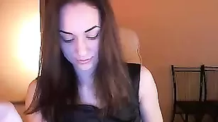 PJgirl очень красивая девочка показала письку