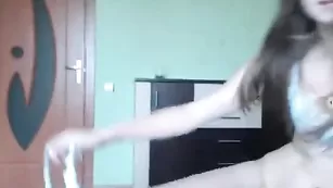 Ulada молоденькая развратница маструбирует