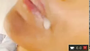 Светловолосая бабенка antigeisha глотает сперму