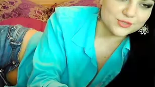 Улыбчивая барышня xparadisex общается во фри