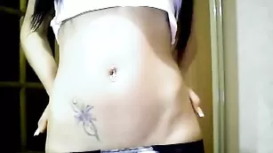 Знойная путана yourdream27 показывает бритую пизду