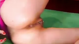 Прелестная блонда Leritta нежно мастурбирует пизду