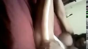 Развратная путана яро дрочит очко