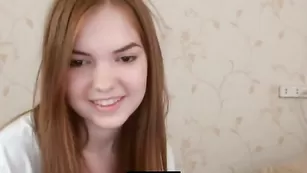 Молодая шлюха lexusgirll демонстрирует оголенное тело