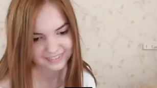 Молодая шлюха lexusgirll демонстрирует оголенное тело