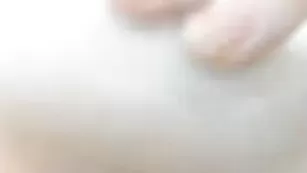 Kayfunya красиво дрочит сладкую вагину