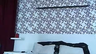 Сисястая барышня hotdiva натирает телом маслом