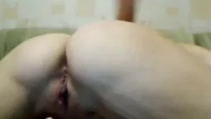 Аппетитная karinab теребит киску