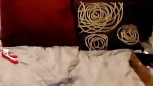 Строптивая брюнетка Малена Морган развлекается с секс игрушкой