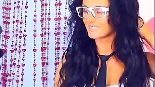 Отличная шкура в очках Crystal обсасывает дилдо