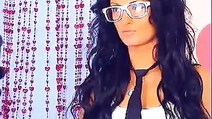 Отличная шкура в очках Crystal обсасывает дилдо