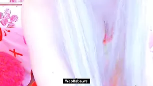 Яркая стерва xxlelyaxx устраивает легкий стриптиз