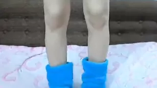 Роскошная баба MissAdriana мастурбирует киску