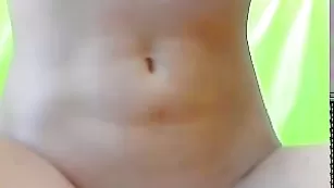 Сексуальная брюнетка Exxxtasy нежно мастурбирует киску