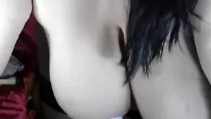 Совершенная курва SexyLadyHelen ласкает обвисшие сиськи