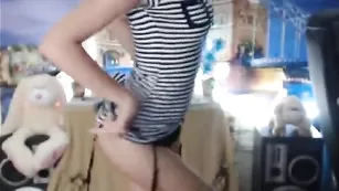 karenstrip стройная цыпочка танцует стриптиз