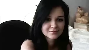 Aksana долбится в анал и дрочит клитор