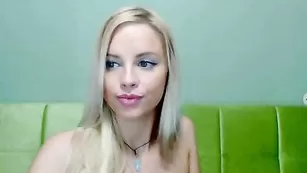 Белокурая красотка soriso показывает обнаженное тело