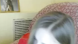 Строптивая путана Lisaaalisa нежно теребит киску