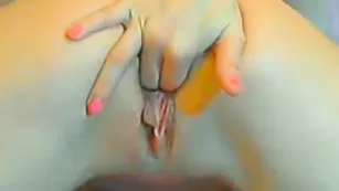 Смазливая шлюшка ekstazy777 разминает пилотку