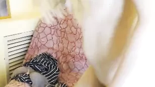 Похотливая цыпочка lisaaalisa мастурбирует мокрую пизденку