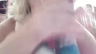 Куртизанка с косичкой sexyeva долбит себя во все дыры