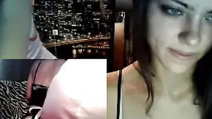 Шальная куколка kralyakatel дрочит подружке бритые дырочки