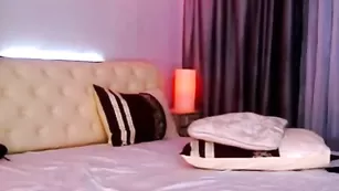 Импозантная куколка Aleksiya виляет огромной задницей