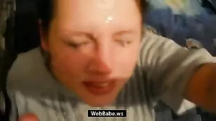 Сексуальная шлюшка Полина получает сперму на лицо