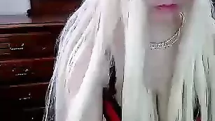 Блаженная стерва sexxybiggtits возбуждает своим телом