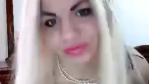 Блаженная стерва sexxybiggtits возбуждает своим телом