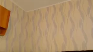 Пикантная женщина wetcat жестко теребит отверстия