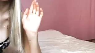 Шикарная рунетка Fabiana трахает анальное отверстие