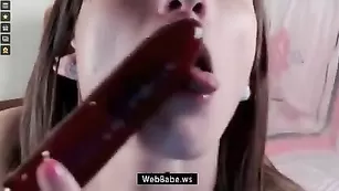 Блаженная курва LJ_roxxanne надрачивает анус секс игрушкой