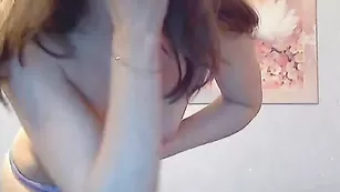 Роскошная жрица angelina91 танцует эротичный стриптиз