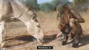 Сексуальная шваль Maria развлекается с ослом