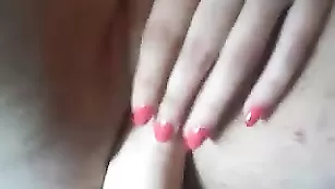 Замечательная бабенка Samsowa трахает пизду страпоном