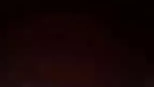 Прелестная сучка loverhia ласкает пизду в машине