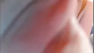 Рыженькая кокетка Orangefox эротично раздевается