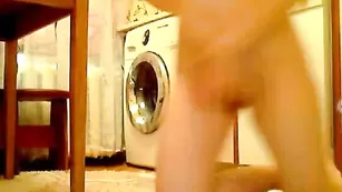 Яркая сучка natrina2012 демонстрирует задницу