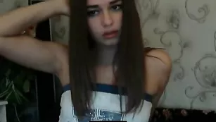 Изумительная путана hotbrunet69 показывает бритые отверстия