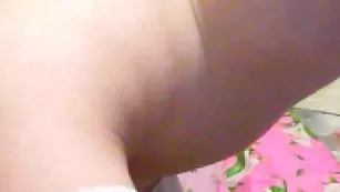 Бесстыжая шваль FireFoxGirl дрочит анус и какает