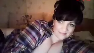 Обаятельная путана Shadylady скачет на дилдо