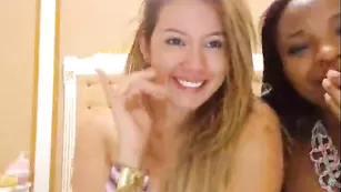 Шальные бабы naomysensual дрочат секс игрушками