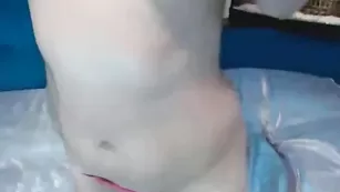 Изысканная соска whitecobra смачно дрочит пизду