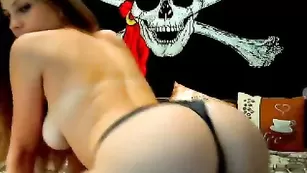 Замечательная краля hotxfantasy снимает нижнее белье